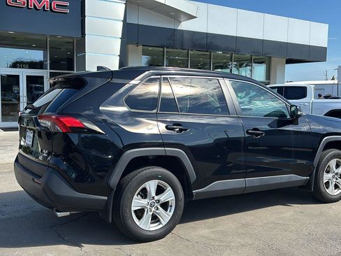 Used 2021 Toyota RAV4 XLE image 7