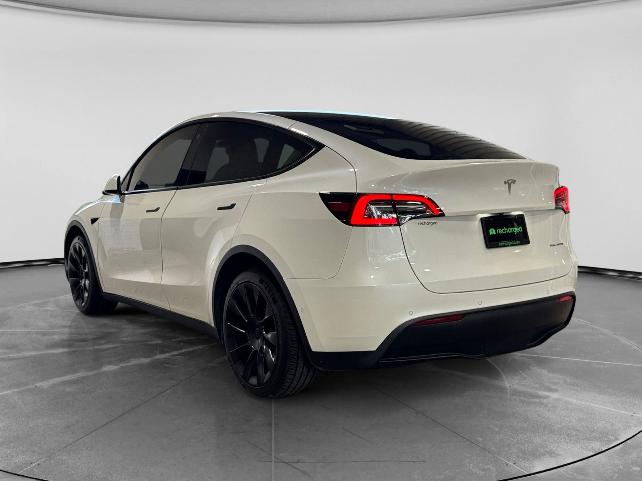 Used 2022 Tesla Model Y Long Range AWD/4WD image 2