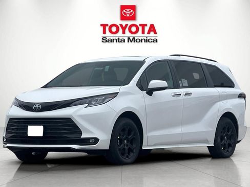 New 2026 Toyota Sienna XLE Woodland Edition AWD/4WD image 6