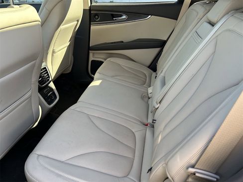 Used 2019 Lincoln Nautilus Reserve image 8