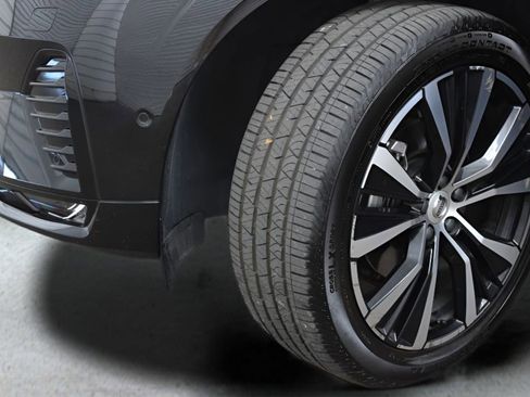 Used 2025 Volvo XC60 B5 Plus AWD/4WD image 44