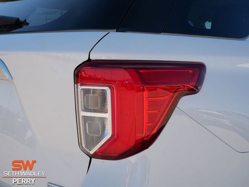 Certified 2020 Ford Explorer Platinum w/ Premium Technology Package image 9