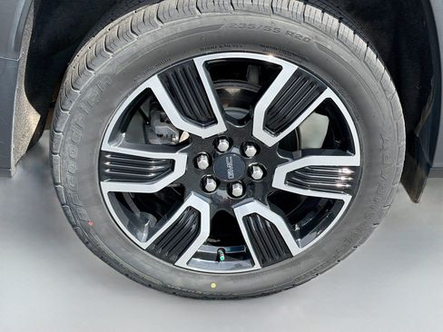 Used 2021 GMC Acadia SLE w/ Driver Convenience Package FWD image 9