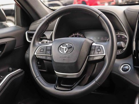 Certified 2024 Toyota Highlander XSE FWD image 16