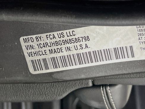 Used 2022 Jeep Grand Cherokee Limited AWD/4WD image 32