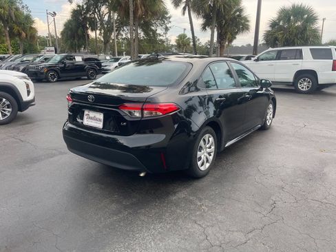 Used 2025 Toyota Corolla LE FWD image 5
