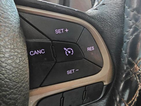 Used 2015 Jeep Renegade Latitude w/ Popular Equipment Group AWD/4WD image 29