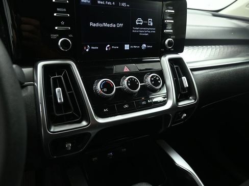 Used 2023 Kia Sorento LX image 16