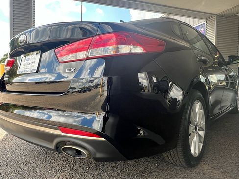 Used 2016 Kia Optima EX w/ Premium Package image 8