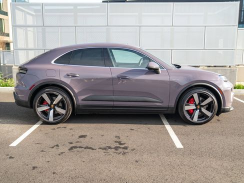 Used 2025 Porsche Macan 4S Electric AWD/4WD image 8