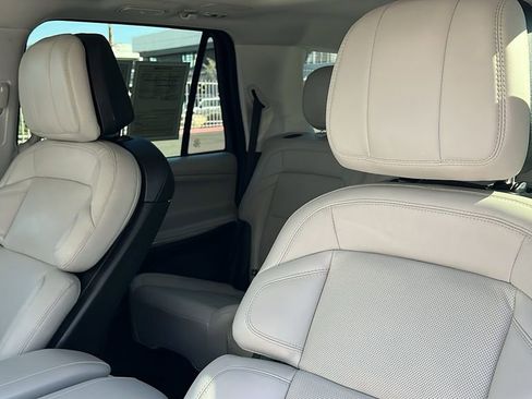 Certified 2025 Lincoln Navigator Reserve image 17