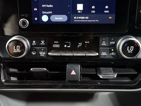 Used 2023 Toyota Highlander LE FWD image 20