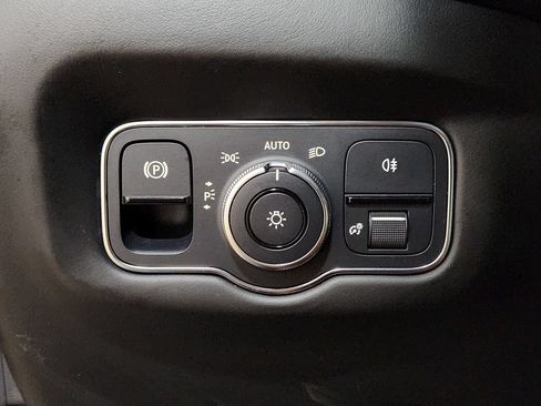Used 2021 Aston Martin DB11 Coupe RWD image 61