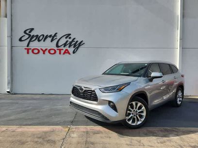 Used 2023 Toyota Highlander Limited