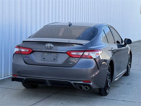 Used 2020 Toyota Camry SE image 4