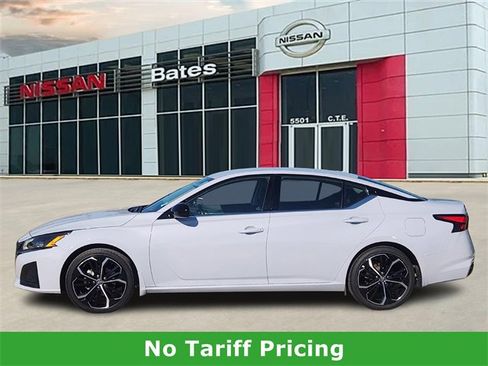Used 2024 Nissan Altima 2.5 SR image 3