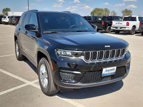 New 2025 Jeep Grand Cherokee Laredo X AWD/4WD image 6