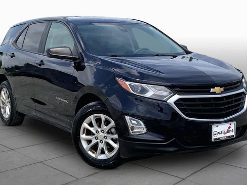 Used 2020 Chevrolet Equinox LS w/ LS Convenience Package FWD image 3