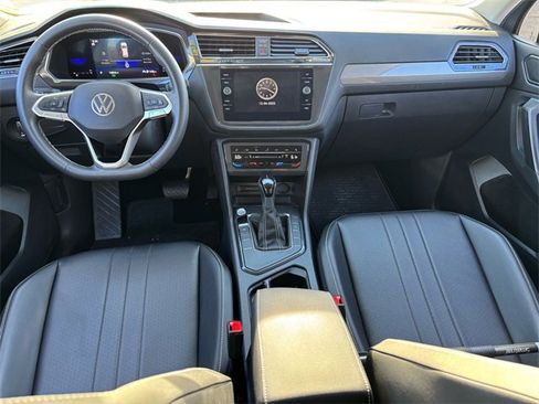 Used 2022 Volkswagen Tiguan SE image 14