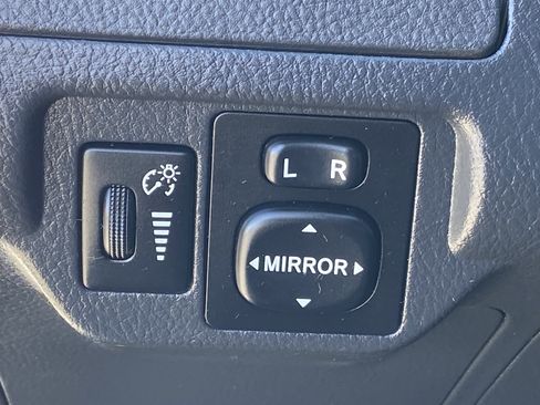 Used 2008 Toyota Yaris Base image 29