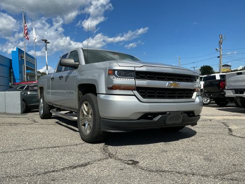 Used 2017 Chevrolet Silverado 1500 Custom w/ Custom Convenience Package AWD/4WD image 9