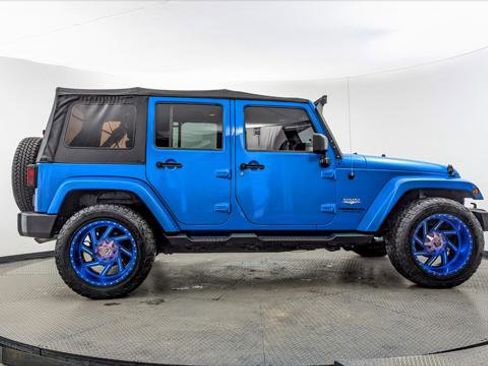 Used 2015 Jeep Wrangler Unlimited Sahara image 9