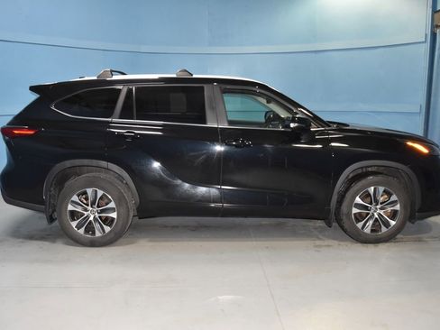 Used 2023 Toyota Highlander XLE image 23
