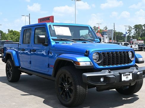 Used 2024 Jeep Gladiator Sport AWD/4WD image 2