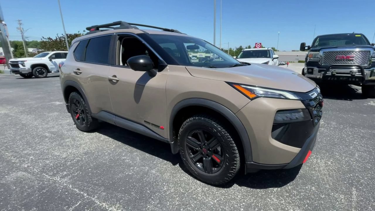 Used 2025 Nissan Rogue SV AWD/4WD image 7