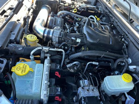 Used 2012 Jeep Wrangler Unlimited Sahara image 23