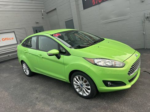 Used 2014 Ford Fiesta SE w/ Equipment Group 201A FWD image 1