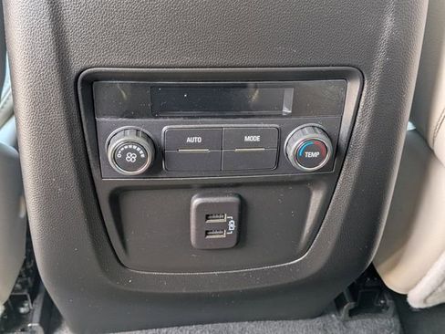 Used 2023 Buick Enclave Essence image 13