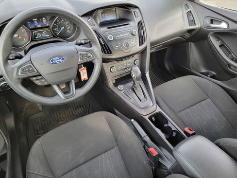Certified 2017 Ford Focus SE FWD image 38