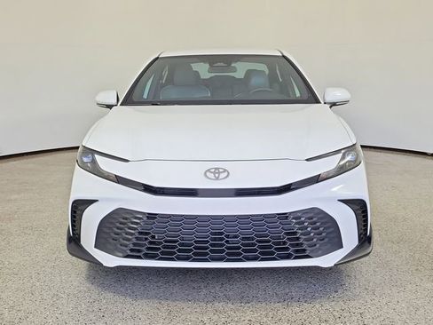Used 2025 Toyota Camry SE FWD image 3