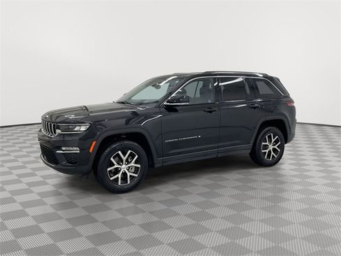 Used 2023 Jeep Grand Cherokee Limited image 4