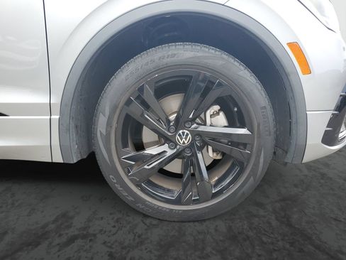 Used 2023 Volkswagen Tiguan SE R-Line FWD image 5
