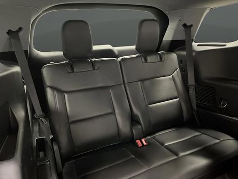 Used 2022 Ford Explorer XLT image 33