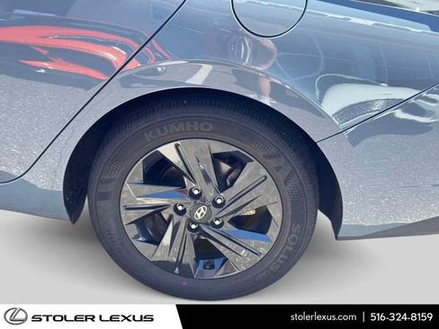 Used 2023 Hyundai Elantra SEL w/ Preferred Accessory Package FWD image 13