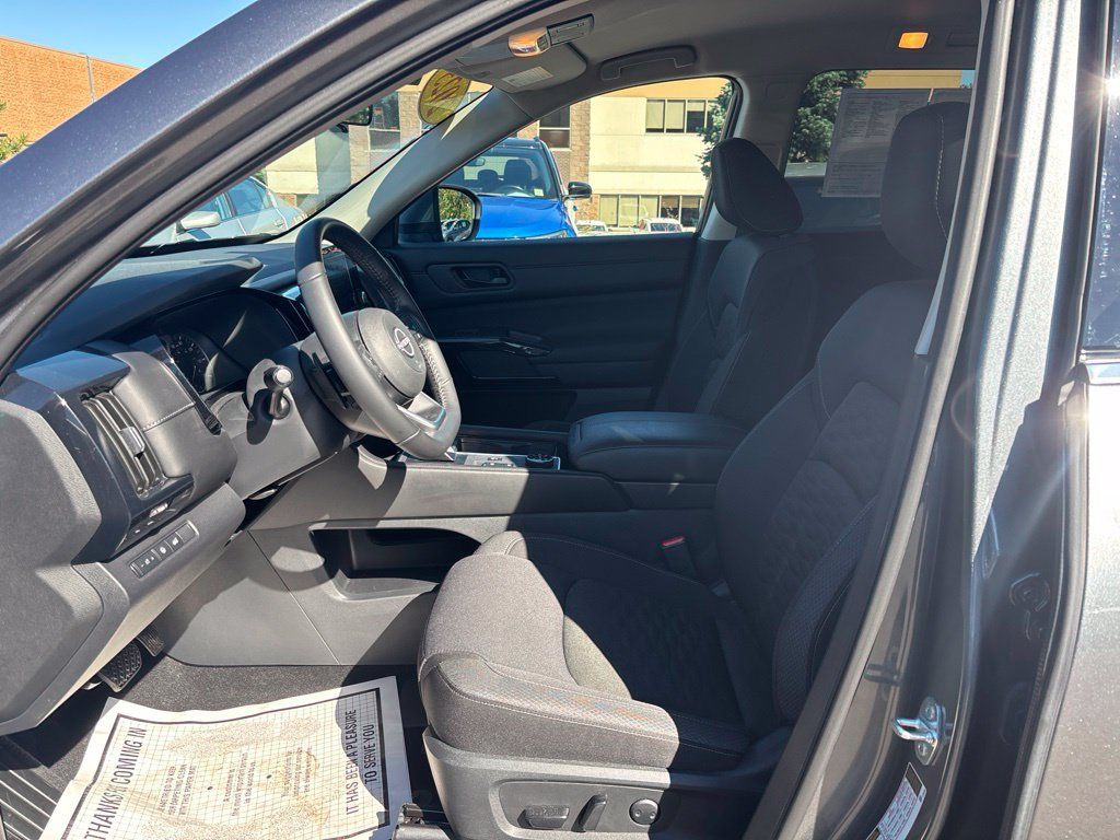 Certified 2025 Nissan Pathfinder SV AWD/4WD image 22