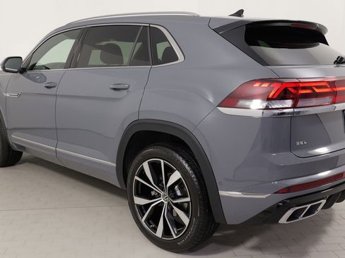 Used 2025 Volkswagen Atlas Cross Sport SEL Premium R-Line image 12