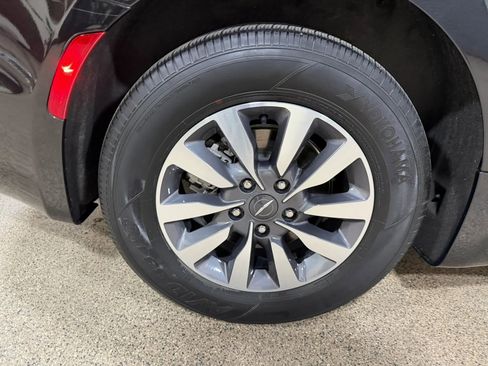 Used 2023 Chrysler Pacifica Touring-L FWD image 67