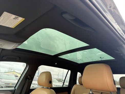 Used 2022 Volkswagen Tiguan SE image 28