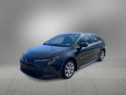 Used 2023 Toyota Corolla LE image 4
