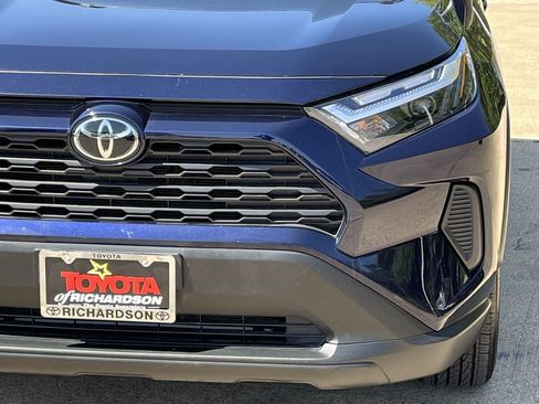 Used 2025 Toyota RAV4 XLE AWD/4WD image 8