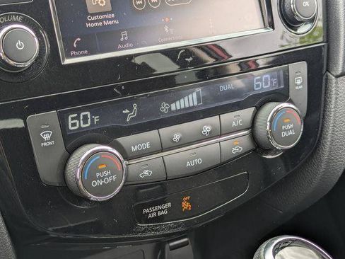 Used 2018 Nissan Rogue SV AWD/4WD image 19
