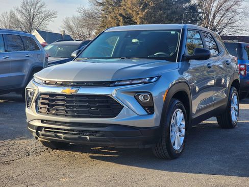 Used 2026 Chevrolet TrailBlazer LS w/ LS Convenience Package AWD/4WD image 3