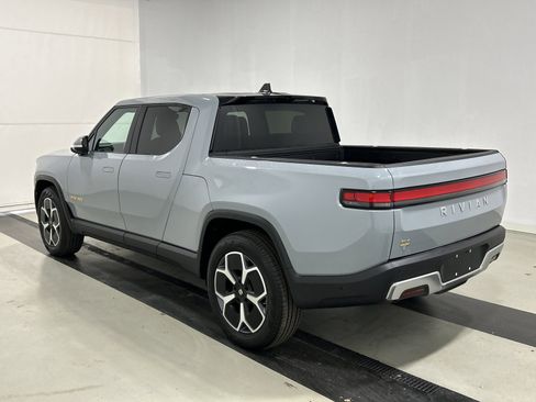 Used 2022 Rivian R1T Adventure image 3
