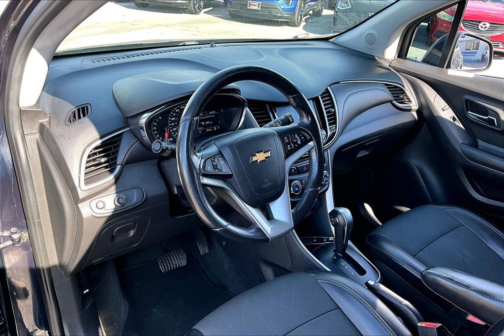 Used 2022 Chevrolet Trax LT w/ LT Convenience Package FWD image 11