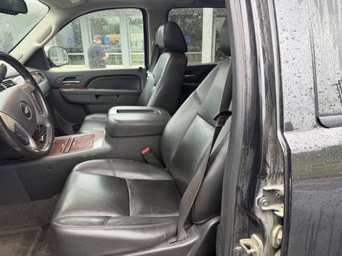 Used 2013 Chevrolet Suburban LTZ AWD/4WD image 9