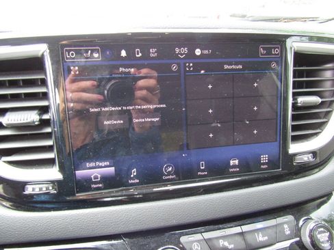 Used 2024 Chrysler Pacifica Touring-L FWD image 17